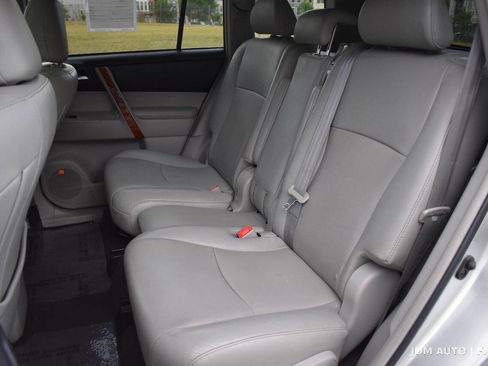 Used 2012 Toyota Highlander Limited w/ Tow Pkg AWD/4WD image 11