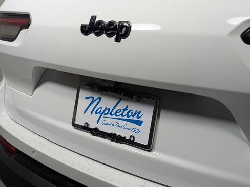 New 2025 Jeep Grand Cherokee L Altitude RWD image 9