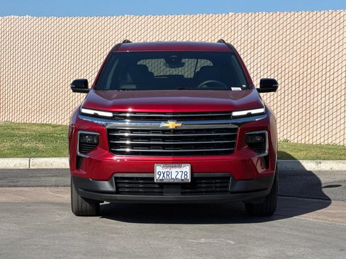 Certified 2026 Chevrolet Traverse LT w/ Driver Confidence Package FWD image 9