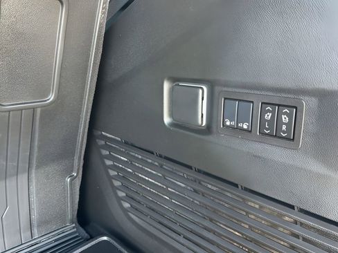 Used 2025 GMC Yukon Denali Ultimate w/ LPO, Floor Liner Package AWD/4WD image 23