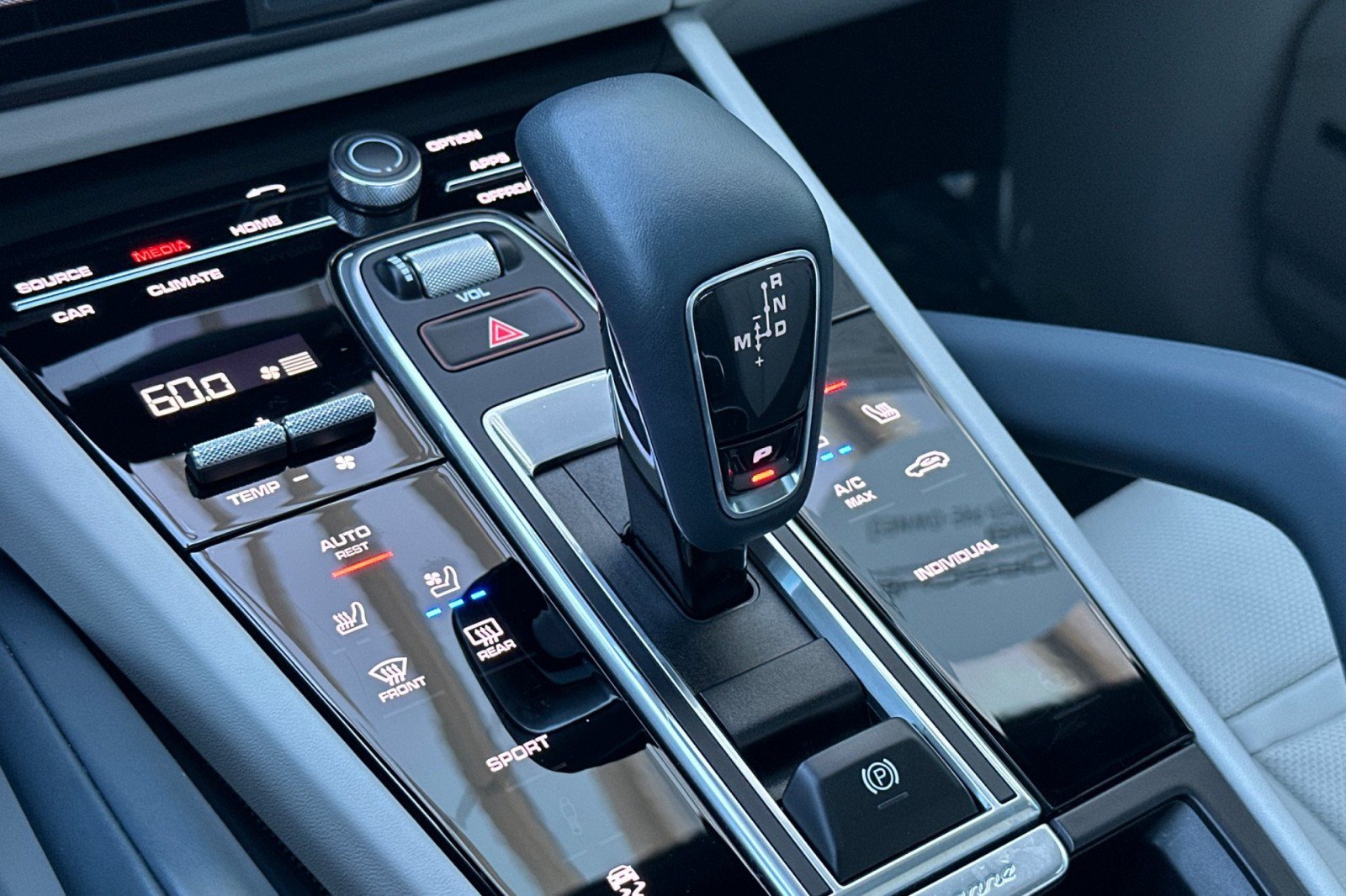 Certified 2023 Porsche Cayenne AWD/4WD image 22