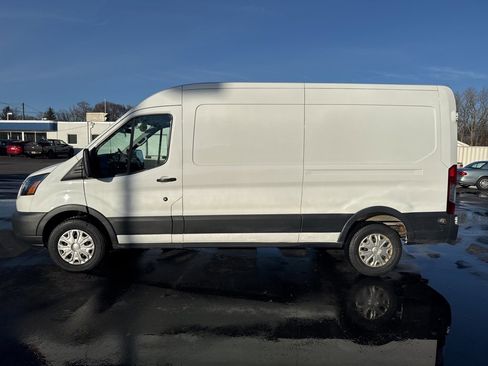 Used 2018 Ford Transit 250 148 Medium Roof image 4