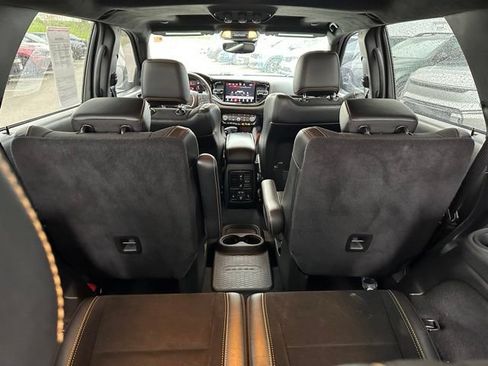 Used 2023 Dodge Durango R/T w/ Hemi Orange Plus Package AWD/4WD image 10