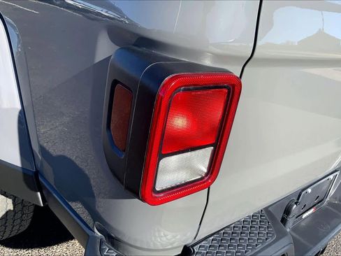 Used 2023 Jeep Gladiator Sport image 29