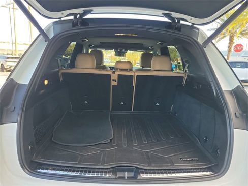 Used 2024 Mercedes-Benz GLE 350 4MATIC image 11