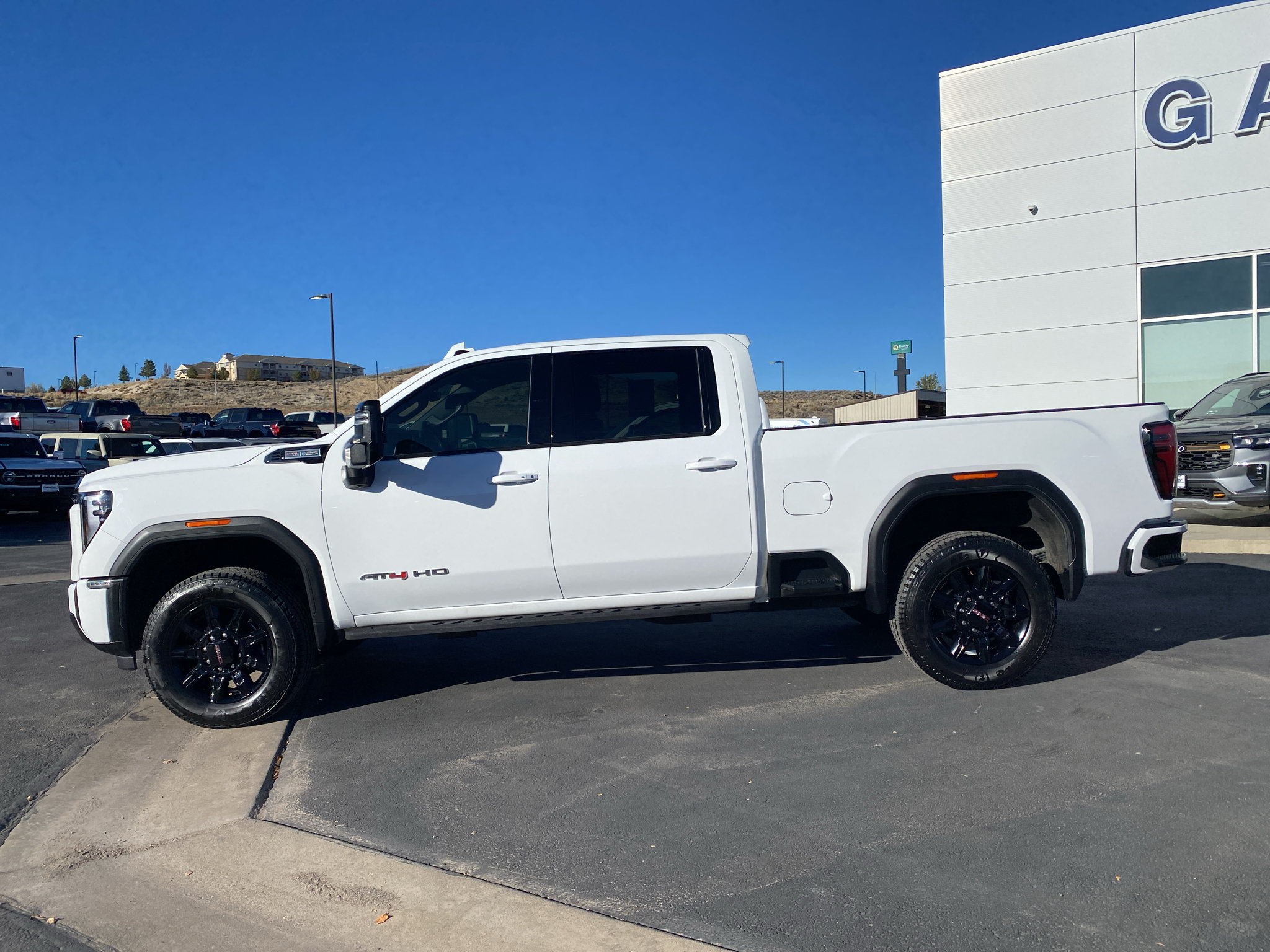 Used 2024 GMC Sierra 2500 AT4 w/ AT4 Premium Plus Package AWD/4WD image 30