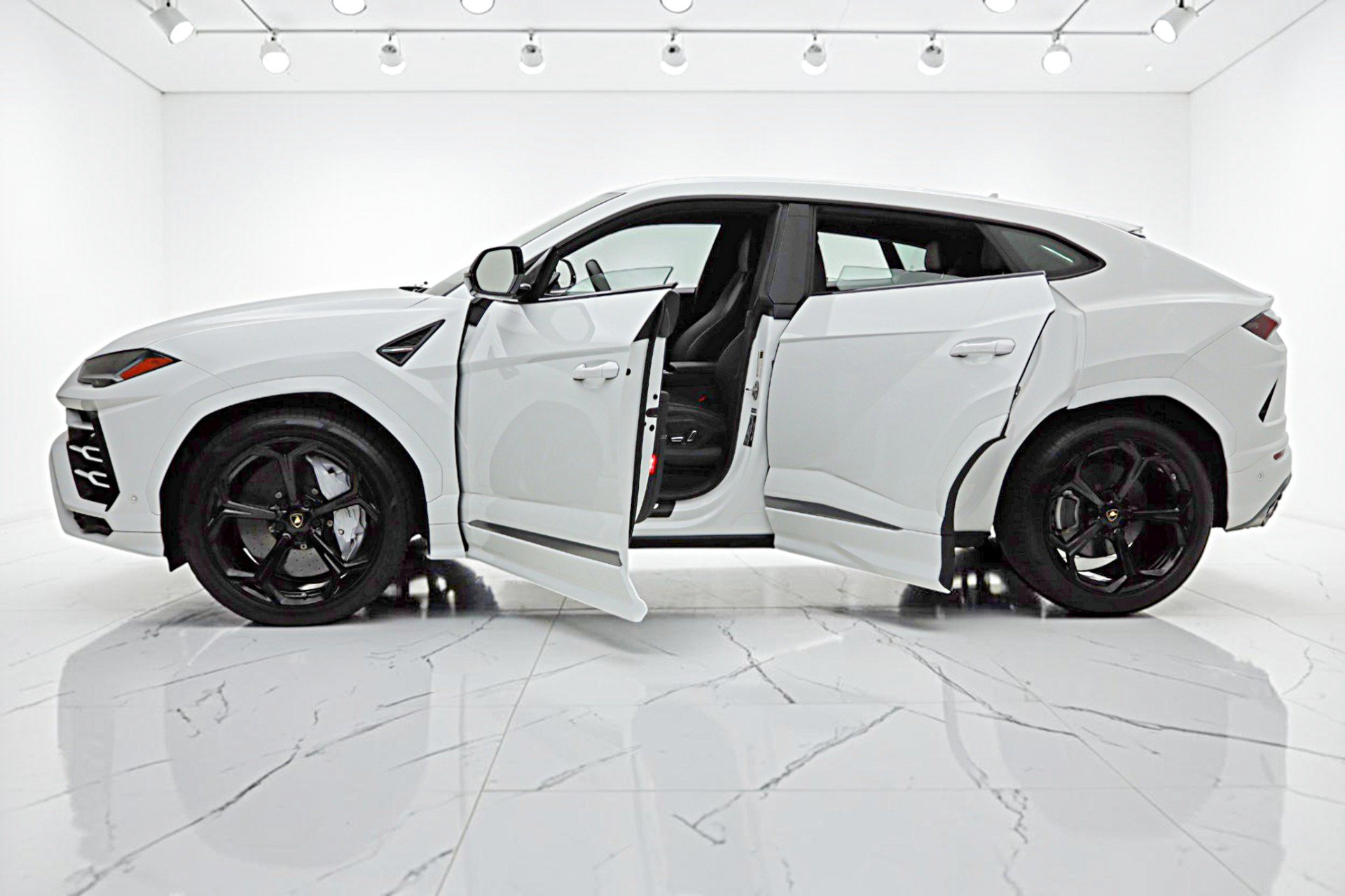 Used 2020 Lamborghini Urus AWD/4WD image 4