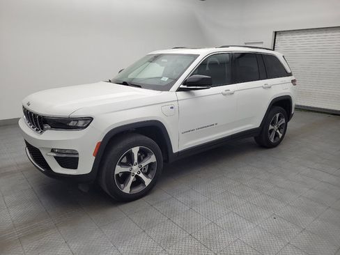 Used 2022 Jeep Grand Cherokee Limited 4xe image 2