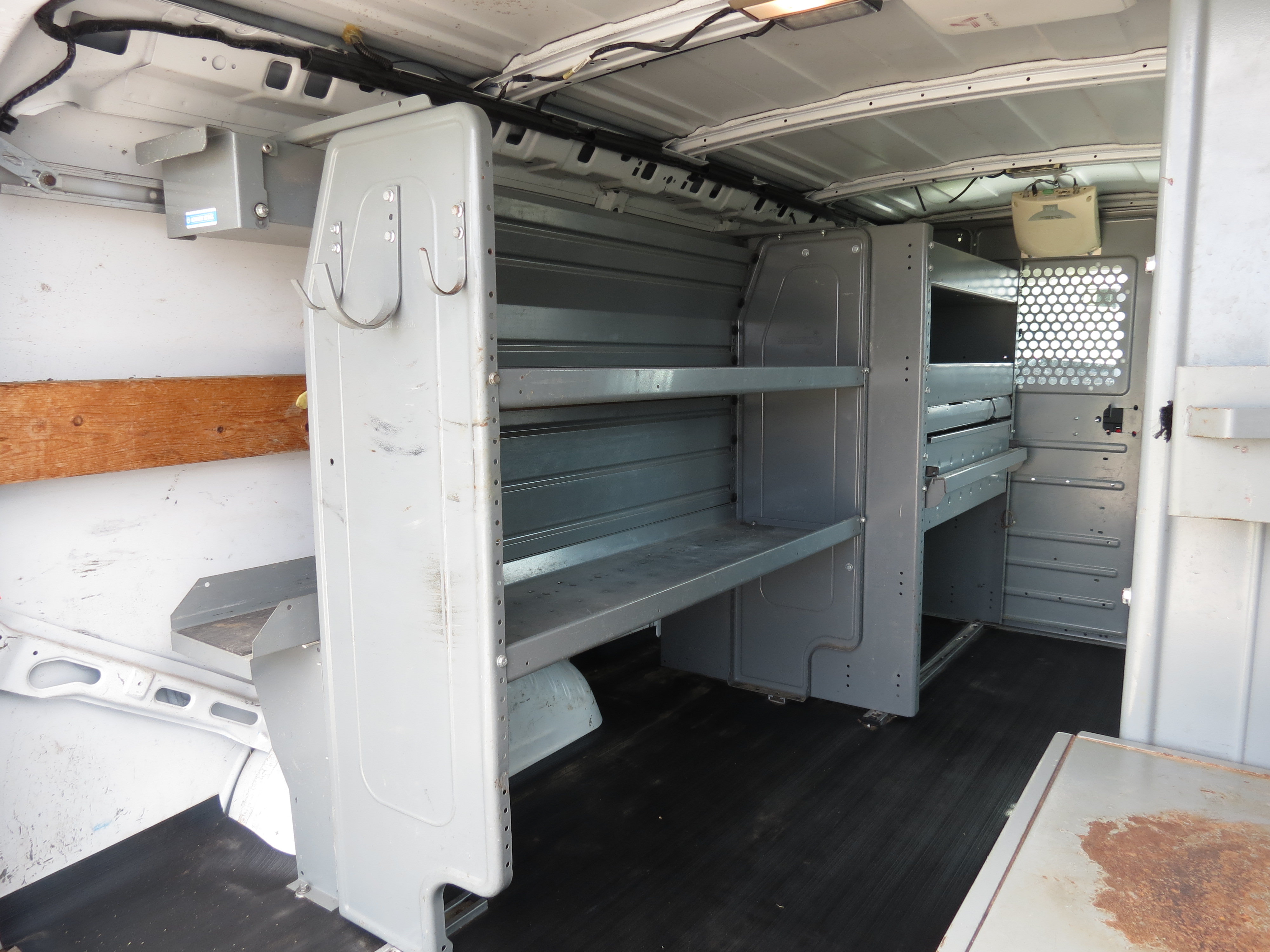 Used 2014 Chevrolet Express 2500 RWD image 29