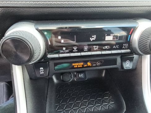 Used 2019 Toyota RAV4 LE w/ All Weather Liner Package AWD/4WD image 18