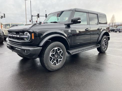 Used 2025 Ford Bronco Outer Banks image 3