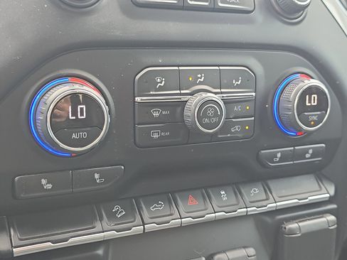 Used 2022 Chevrolet Silverado 1500 LT Trail Boss w/ Convenience Package II image 19