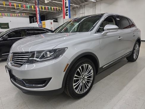 Used 2017 Lincoln MKX Reserve w/ Lincoln MKX Climate Package AWD/4WD image 3