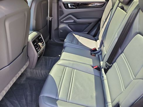 Used 2019 Porsche Cayenne S AWD/4WD image 5