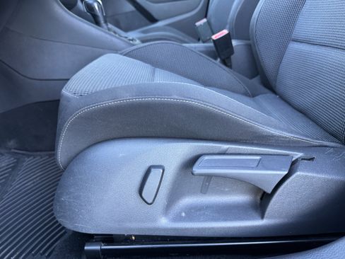 Used 2012 Volkswagen Golf 2.5L image 11