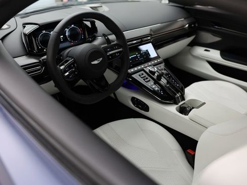 Used 2025 Aston Martin V8 Vantage Coupe image 5