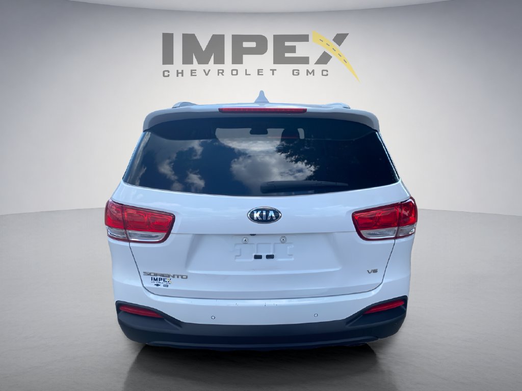 Used 2017 Kia Sorento LX w/ LX V6 Convenience Package FWD image 4