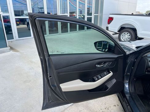 Used 2023 Honda Accord Touring image 11
