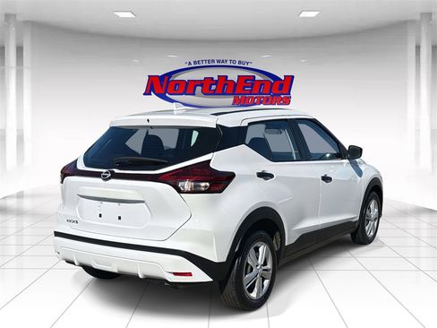 Used 2022 Nissan Kicks S image 3