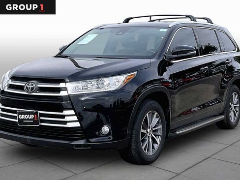 Used 2019 Toyota Highlander XLE FWD image 1