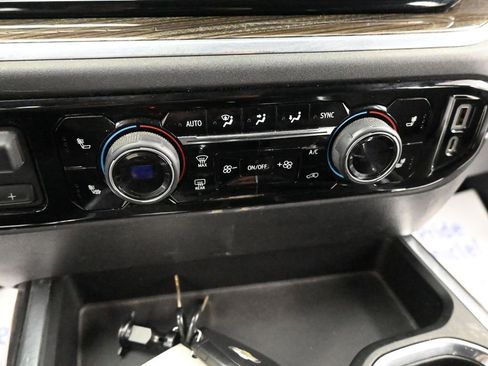 Used 2022 Chevrolet Silverado 1500 LT Trail Boss image 36