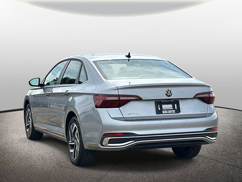 Used 2022 Volkswagen Jetta SEL image 4