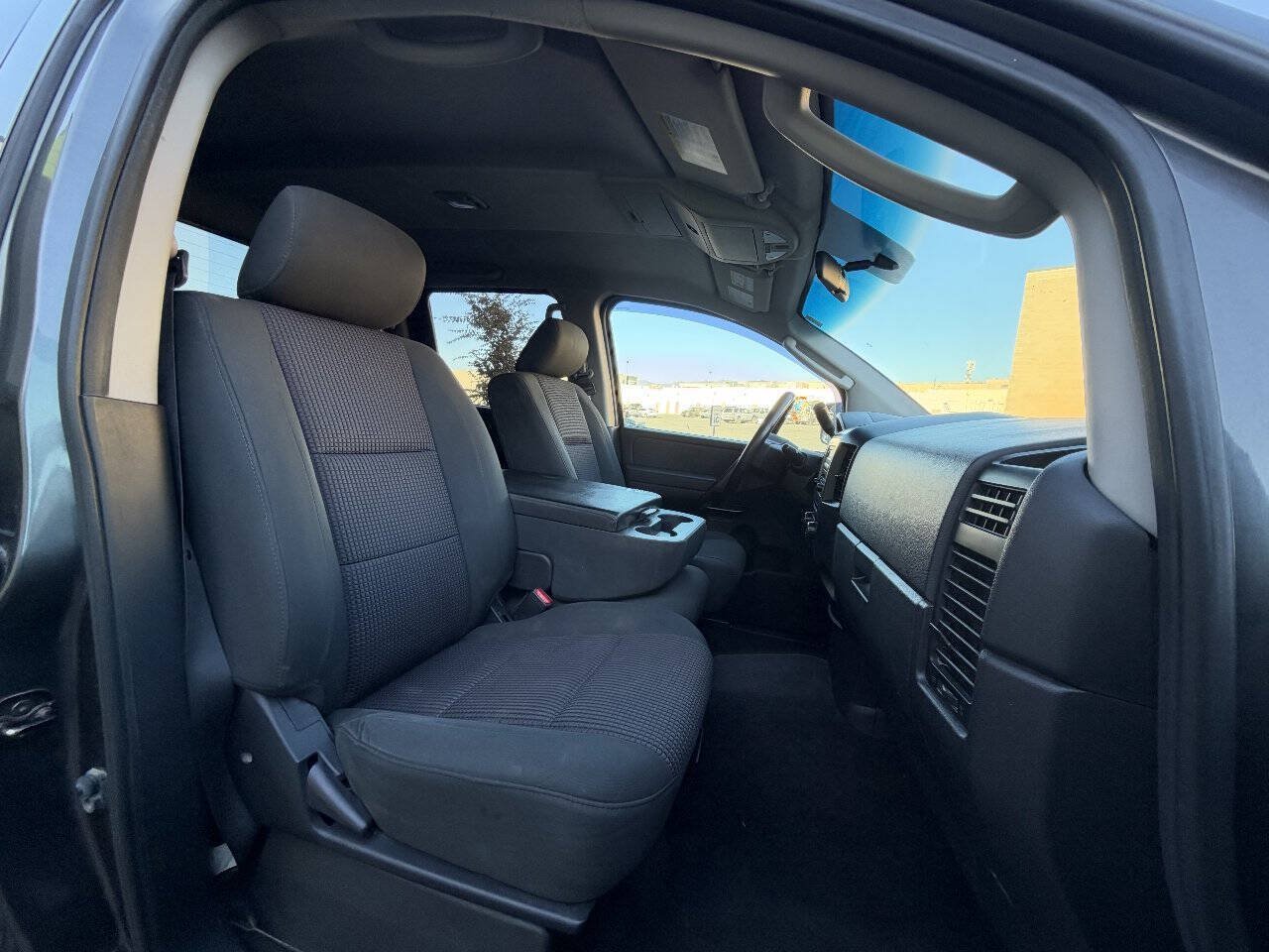Used 2011 Nissan Titan SV AWD/4WD image 13