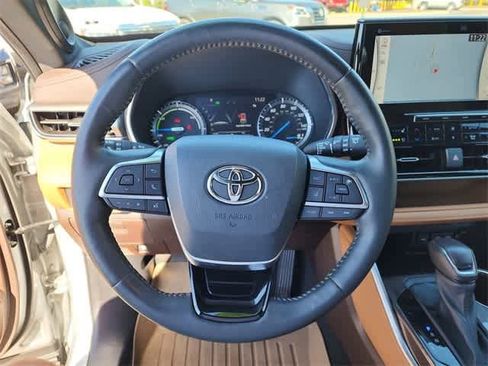 Used 2021 Toyota Highlander Platinum image 20