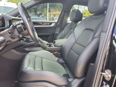 Used 2024 Porsche Cayenne AWD/4WD image 20