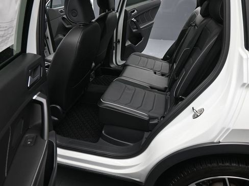 Used 2024 Volkswagen Tiguan SEL R-Line image 21