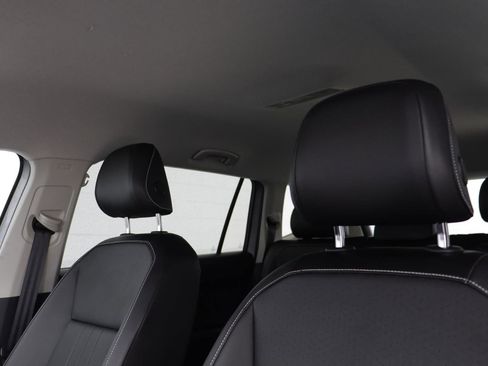 Certified 2022 Volkswagen Tiguan SE image 11