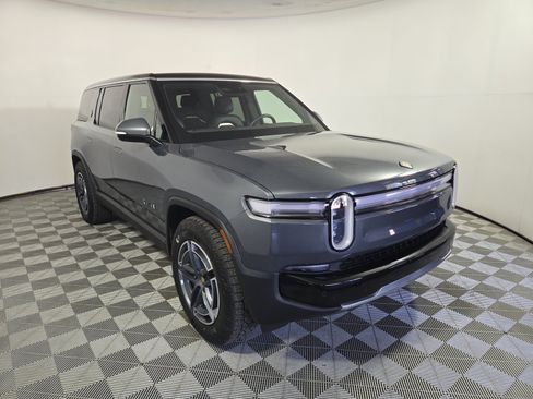 Used 2025 Rivian R1S Adventure AWD/4WD image 7
