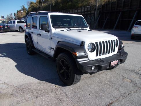 Used 2020 Jeep Wrangler Unlimited Sport image 3
