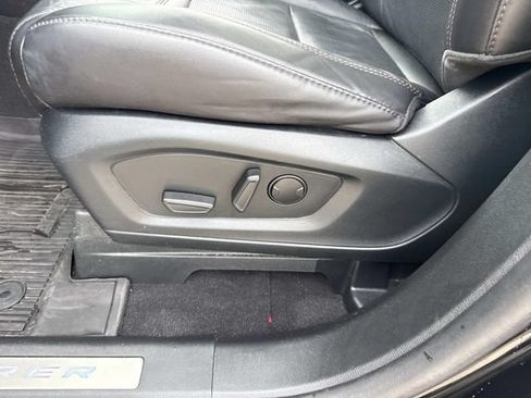 Used 2023 Ford Explorer Platinum w/ Technology Package AWD/4WD image 27