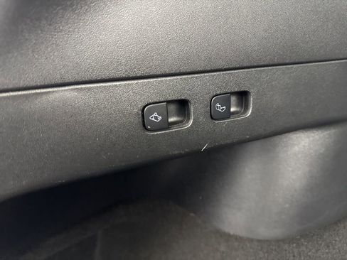 Used 2022 Tesla Model Y Long Range image 39