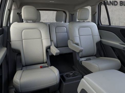 New 2026 Lincoln Aviator AWD w/ Jet Appearance Package image 11