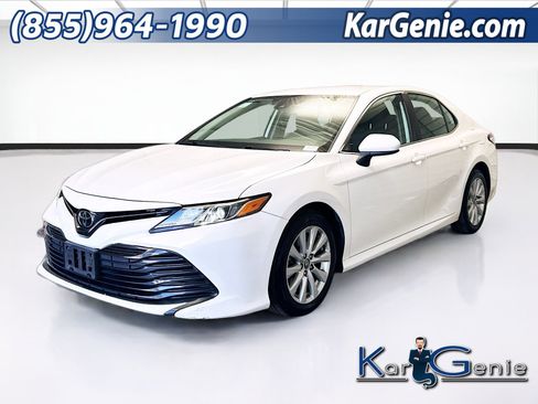 Used 2020 Toyota Camry LE image 1