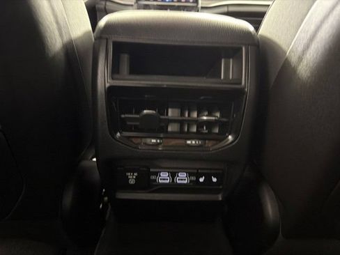 Used 2023 Jeep Grand Cherokee Limited w/ Black Appearance Package AWD/4WD image 30