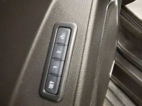 Used 2017 GMC Yukon XL SLT AWD/4WD image 16