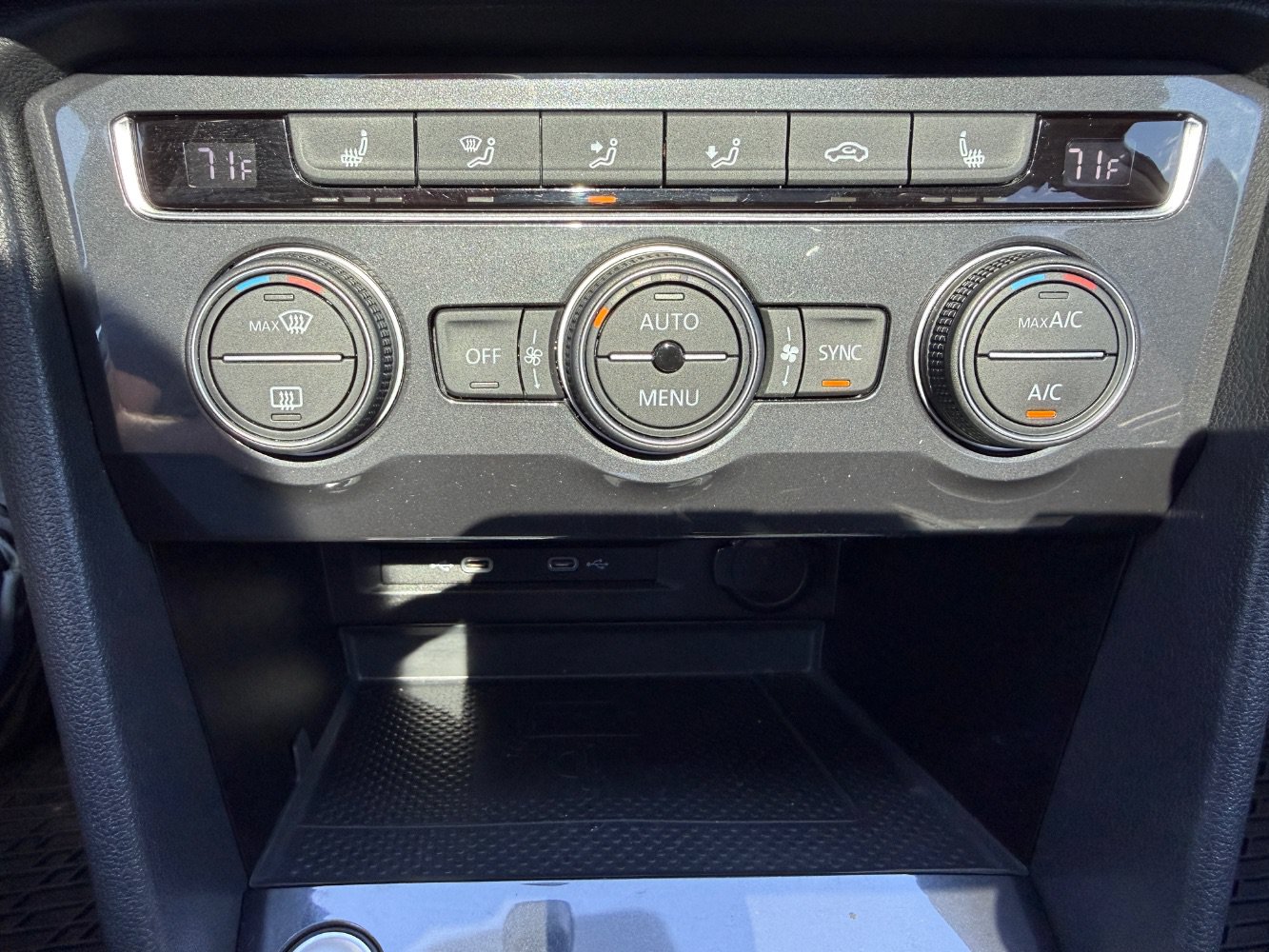 Used 2021 Volkswagen Tiguan SE w/ Panoramic Sunroof Package AWD/4WD image 20