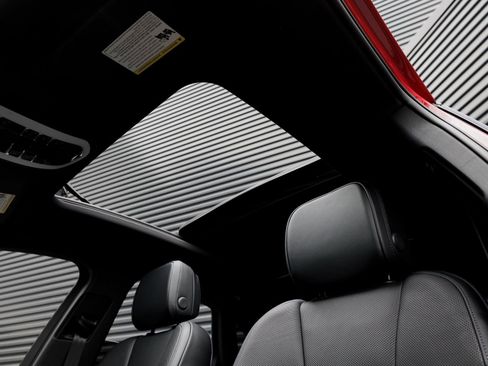 New 2025 Porsche Macan image 10