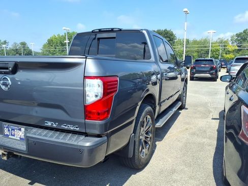Used 2019 Nissan Titan SV w/ SV Convenience Package AWD/4WD image 2