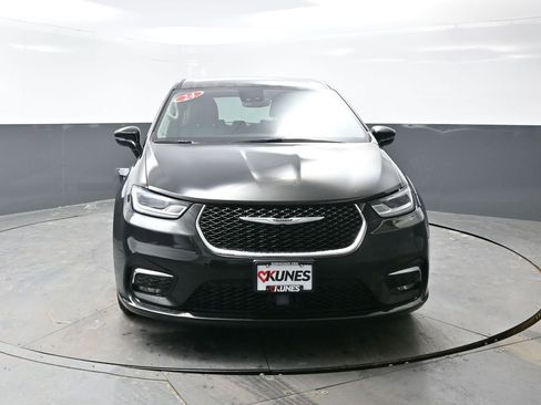 Used 2024 Chrysler Pacifica Select image 6