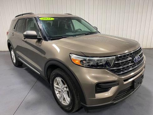 Used 2021 Ford Explorer XLT image 16