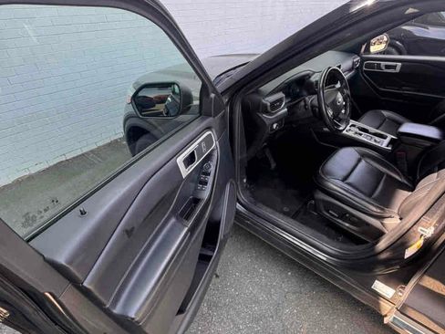 Used 2020 Ford Explorer XLT w/ Equipment Group 202A image 5