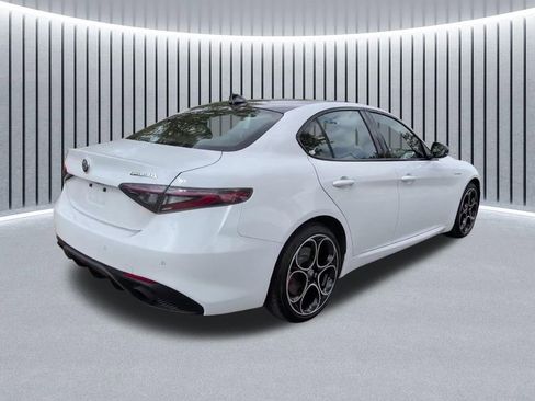 Used 2024 Alfa Romeo Giulia Veloce AWD/4WD image 6