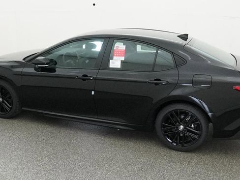 New 2026 Toyota Camry SE image 4