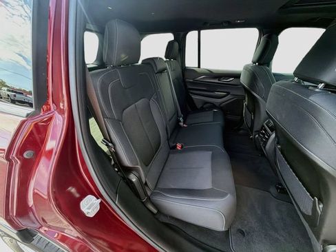 Used 2025 Jeep Grand Cherokee Laredo X w/ Luxury Tech Group I AWD/4WD image 29