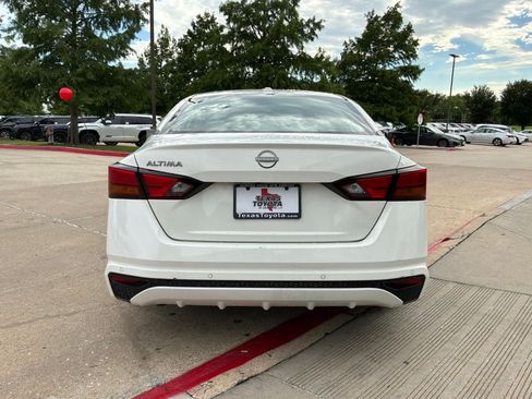 Used 2025 Nissan Altima 2.5 SV FWD image 7