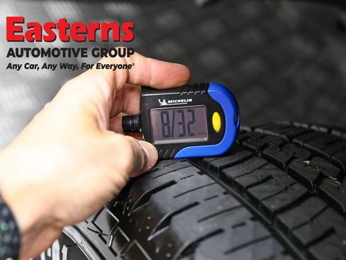 Used 2022 Jeep Wrangler Unlimited Sahara w/ Cold Weather Group AWD/4WD image 29